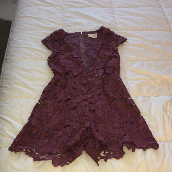 Super cute and girly lace deep v romper NWOT - Picture 2 of 6